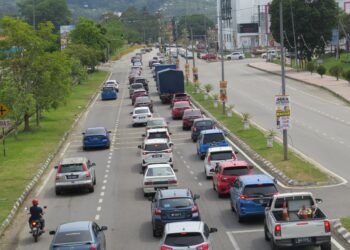 LALUAN Gua Musang-Kuala Krai dijangka mengalami kesesakan susulan kepulangan anak-anak Kelantan diperantauan untuk menyambut Hari Raya Aidilfitri bermula Jumaat ini-UTUSAN/AIMUNI TUAN LAH.