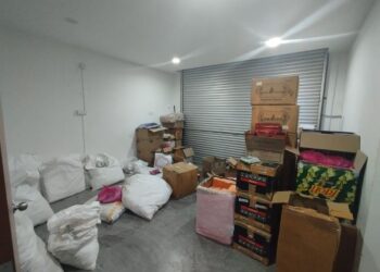 Warga emas 65 tahun menjadi pembekal tembakau kunyah tidak bercukai kepada warga asing di negeri ini ditahan bersama rampasan bernilai lebih RM200,000 di Bandar Seri Alam, Johor Bahru.