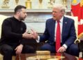 PERTIKAIAN antara Donald Trump dan Volodymyr Zelensky semakin memuncak berhubung perang Russia di Ukraine. - AFP