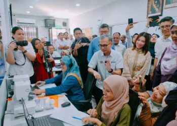 FAHMI Fadzil mengadakan lawatan ke Nadi Balai Raya Taman Desa Skudai, Taman Sri Skudai, Johor Bahru.