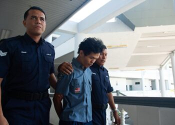MUHAMMAD RIDZUAN Yusof dihadapkan ke Mahkamah Majistret, Ayer Keroh, Melaka atas pertuduhan mencabul seorang wanita di Taman Bandaraya Bukit Serindit. - UTUSAN/ARIF HAMIZAN