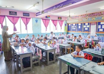 GURU perlu bijak  mengurus kerjaya tanpa menggadai nilai dan prinsip sebagai pendidik.