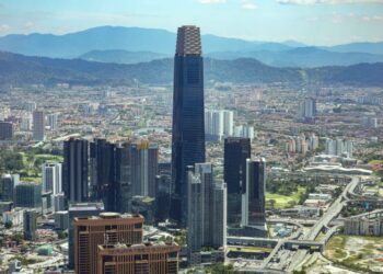 KEUPAYAAN dalam sektor teknologi tinggi, kestabilan politik relatif serta kemudahan infrastruktur menjadikan Malaysia destinasi yang berdaya saing.