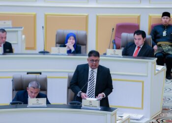 AB. RAUF Yusoh ketika sesi pertanyaan-pertanyaan lisan Sidang DUN Melaka di Seri Negeri, Ayer Keroh, Melaka.