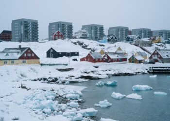 PENTADBIRAN Trump kini cuba ‘menawan hati’ penduduk Greenland menerusi pelbagai pendekatan. – AFP