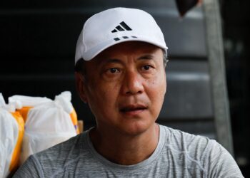 PETER Lau ketika ditemui pemberita di Pos Kawalan Tempat Kejadian (PKTK) di Putra Harmoni, Putra Heights, Subang Jaya hari ini.-UTUSAN/SHIDDIEQIIN ZON.