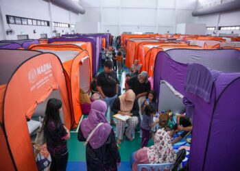 SEBAHAGIAN mangsa kebakaran paip gas yang ditempatkan di Pusat Pemindahan Sementara Masjid Putra Heights, Subang Jaya-UTUSAN/SADDAM YUSOF