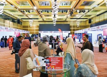 PENDIDIKAN vokasional dan teknikal (TVET) merupakan laluan kerjaya yang sangat signifikan dalam revolusi industri 4.0 (IR 4.0).