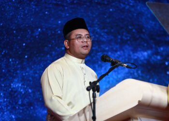 Menteri Besar Selangor, Datuk Seri Amirudin Shari hadir ke sambutan Hari  Raya Sidec dan Malaysia Top E-Commerce di Hotel One World, Petaling Jaya. FOTO/AFIQ RAZALI