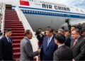 ANWAR Ibrahim mengucapkan selamat jalan kepada Xi Jinping di Kompleks Bunga Raya, Lapangan Terbang Antarabangsa Kuala Lumpur (KLIA) semalam.  Xi  berlepas ke Kemboja selepas menamatkan lawatan negara tiga hari ke Malaysia. – PEJABAT PERDANA MENTERI