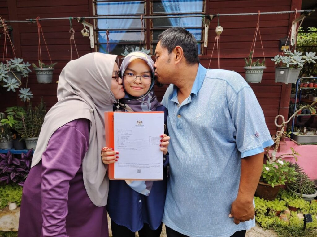 Siti Zahirah cemerlang sejak sekolah rendah 1 BAru Jhr air mata