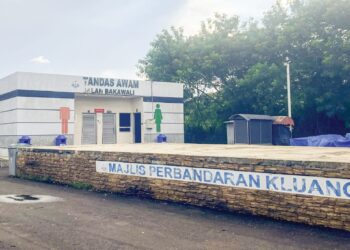 TANDAS awam di Jalan Bakawali  Kluang, Johor didakwa menjadi lokasi golongan penagih dadah melepaskan ketagihan.