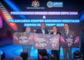 ZAMBRY Abdul Kadir (dua kiri) ketika pengumuman dividen Simpan SSPN 2024 di Putrajaya semalam. 
– UTUSAN/FAIZ ALIF ZUBIR
