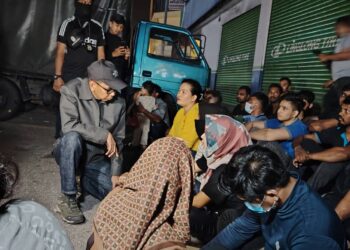 SERAMAI 288 warga asing ditahan Jabatan Imigresen Malaysia dalam serbuan di Hentian Kajang di sini malam tadi.