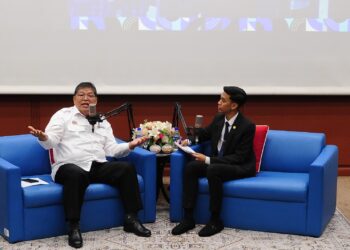 JOHARI Abdul ketika menyertai Program Outreach “Bicara Kepimpinan: Memupuk Kepimpinan Masa Hadapan” di UUM Sintok, Kubang Pasu.