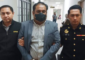 ABDUL AZIZ Harun didakwa atas tiga pertuduhan menyalahgunakan wang sebuah pertubuhan berjumlah RM21.000 di Mahkamah Sesyen, Johor Bahru, Johor.