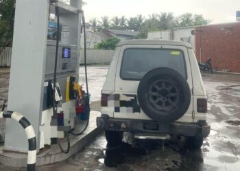 KENDERAAN pacuan empat roda yang digunakan untuk menyeludup bahan bakar bersubsidi berjaya dirampas dalam serbuan di Wakaf Bharu, Tumpat, Kelantan.