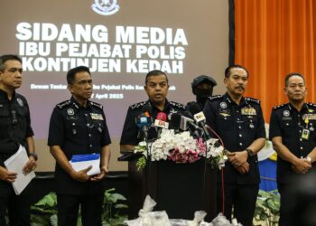 AYOB Khan Mydin Pitchay pada sidang akhbar di IPK Kedah, Alor Setar, hari ini. - UTUSAN/SHAHIR NOORDIN