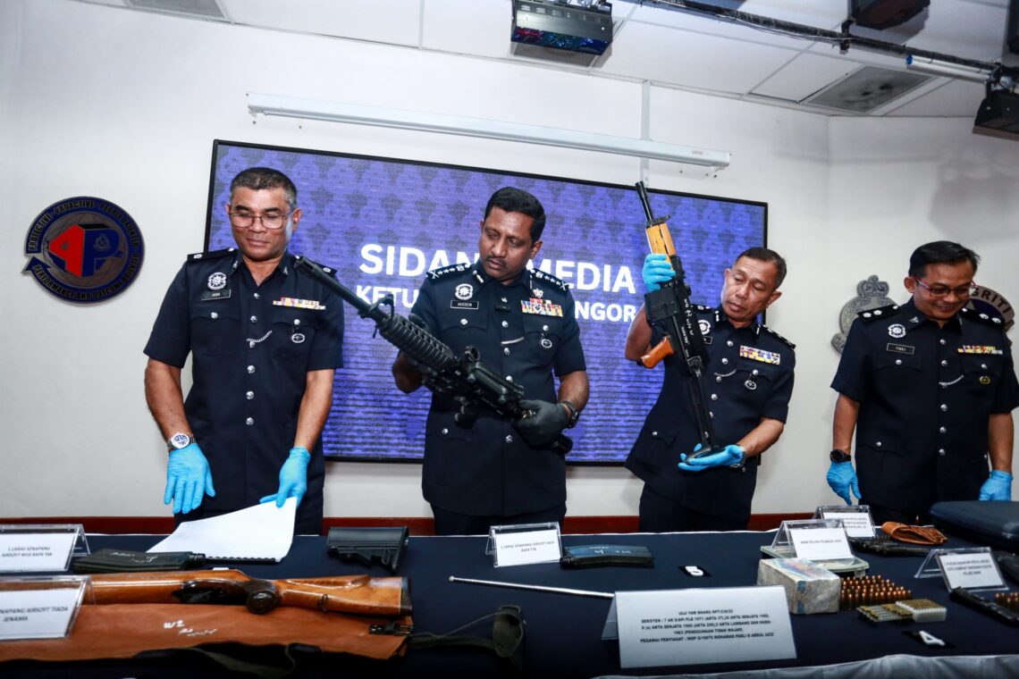 Api Haram Pesara 69 tahun dicekup simpan senjata api haram