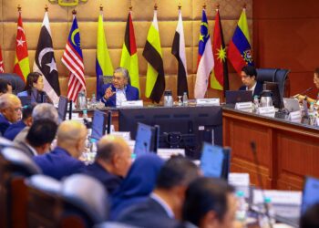 AHMAD Zahid Hamidi ketika mempengerusikan  Mesyuarat Jawatankuasa Kabinet Pembangunan Sukan (JKPS) di Putrajaya. - GAMBAR TPM