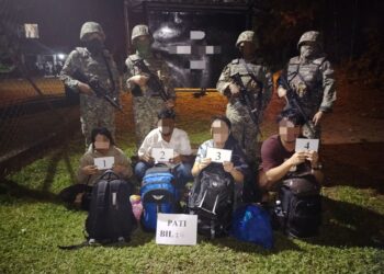 PATI Myanmar yang berjaya ditahan semasa cuba menyeberang Sungai Golok di Tanah Merah, Kelantan semalam.