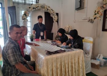 SEBAHAGIAN ahli PKR menjalankan tanggungjawab pada pemilihan Keadilan Cabang Ketereh di Citra Kadok Hotel & Banquet Hall, Ketereh, Kota Bharu, Kelantan-UTUSAN/ROSMIZAN RESDI.