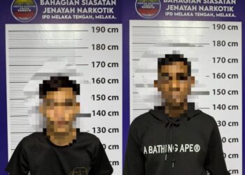 DUA suspek yang ditahan di Jalan Ong Kim Wee, Melaka bersama satu bungkusan plastik mengandungi bahan disyaki dadah jenis methamphetamine.