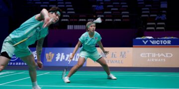 Chen Tang Jie-Toh Ee Wei mengutip mata pertama apabila menewaskan  Ricky Tang-Gronya Somerville 21-8, 21-12 di Gimnasium Fenghuang, Xiamen, China, hari ini. - IHSAM BAM
