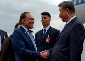 ANWAR Ibrahim menyifatkan inisiatif global yang diketengahkan oleh China sebagai sinar harapan baharu kepada dunia.