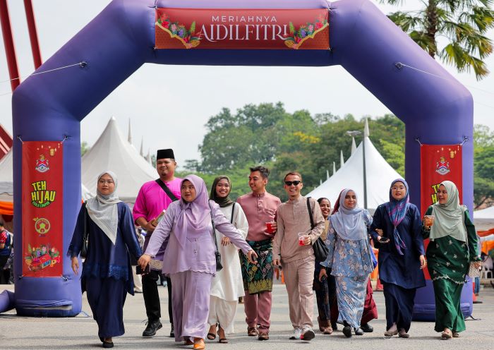 Meriah Aidilfitri seketika, perit hutang berpanjangan