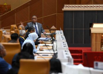 SAARANI Mohamad pada persidangan Dewan Undangan Negeri (DUN) Perak di Ipoh semalam.