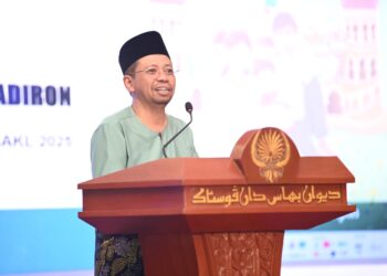 MOHD Khair Ngadiron berucap pada Majlis Pra Pelancaran PBAKL 2025 di Menara Dewan Bahasa dan Pustaka, hari ini.