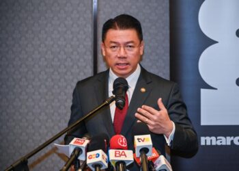 MENTERI Perumahan dan Kerajaan Tempatan, Nga Kor Ming ketika mengadakan sidang akhbar pada Program 14TH Annual Affordable Housing Projects di Doubletree Hilton, Kuala Lumpur di sini hari ini. UTUSAN/SYAKIR RADIN