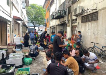 IMIGRESEN melakukan serbuan  Pasar Borong Kuala Lumpur di Selayang.