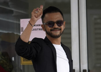 SEPANG 7 APRIL 2025 - Pelakon dan pelawak, Along Cham ketika hadir bagi sebutan semula kes atas tiga pertuduhan memiliki dadah dan memasukkan dadah jenis kanabis di Mahkamah Majistret Sepang, di sini, hari ini.

GAMBAR : FAISOL MUSTAFA
PEMBERITA : HUSNI (UTUSAN) / HAIKAL (KOSMO)