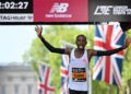 PELARI Kenya, Sabastian Sawe ketika melintasi garisan penamat untuk menjuarai acara lelaki pada Maraton London di England pada Ahad. - AFP