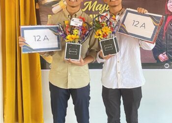 MUHAMMAD Fadlin Adib Hisham (kiri) dan Muhammad Fadlin Adam
Hisham mencapai keputusan cemerlang 12A dalam peperiksaan SPM
2024 ketika ditemui di SM Imtiaz Yayasan Terengganu, Terengganu.