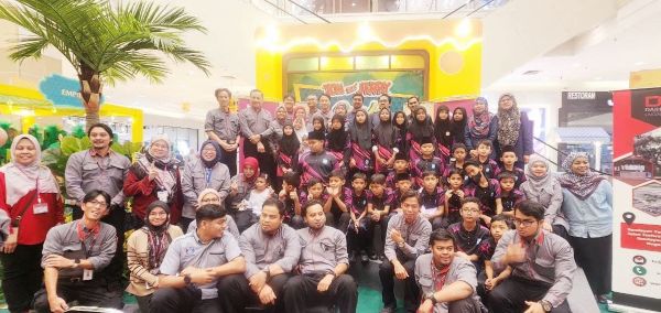 30 murid SK Sendayan terima bantuan raya