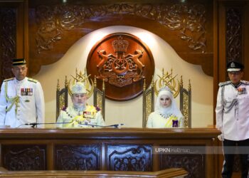 SULTAN Muhammad V  bertitah  semasa merasmikan  Istiadat Pembukaan Penggal Ketiga Persidangan Dewan Undangan Negeri (DUN) Kelantan ke-15 Tahun 2025 di Kompleks Kota Darulnaim, Kota Bharu, Kelantan. - IHSAN UPKN