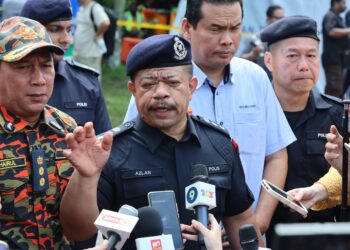 Wan Azlan Wan Mamat ketika sidang media pada sidang akhbar di Pos Kawalan Tempat Kejadian (PKTK), di sini, hari ini.-UTUSAN/AMIR KHALID
