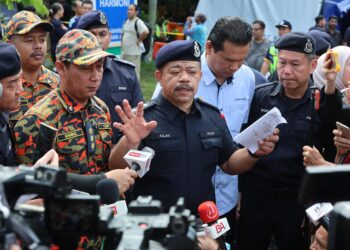 Wan Azlan Wan Mamat ketika sidang media pada sidang akhbar di Pos Kawalan Tempat Kejadian (PKTK), di sini, hari ini.-UTUSAN/AMIR KHALID