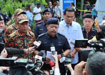 Wan Azlan Wan Mamat ketika sidang media pada sidang akhbar di Pos Kawalan Tempat Kejadian (PKTK), di sini, hari ini.-UTUSAN/AMIR KHALID