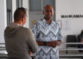 Mahkamah Sesyen Sepang, di sini hari ini melepas dan membebas Pengasas The KL Sky Clinic, Dr Roland Victor daripada pertuduhan membuat dan memulakan hantaran video jelik berhubung vaksin Covid-19. - UTUSAN/FAISOL MUSTAFA