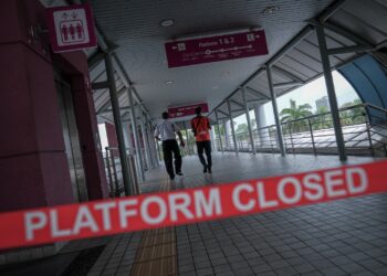 TINJAUAN di Stesen Bandar Tasik Selatan susulan Perkhidmatan tren KLIA Ekspres dan KLIA Transit mengalami gangguan serius susulan perbuatan vandalisme membabitkan beberapa siri kecurian kabel serta kerosakan sistem isyarat. - UTUSAN/FAIZ ALIF ZUBIR