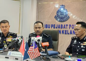 MOHD. Yusoff Mamat (tengah) semasa sidang media di Ibu Pejabat Polis Kontinjen (IPK) Kelantan di Kota Bharu, Kelantan hari ini-UTUSAN/YATIMIN ABDULLAH.
