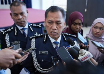 Ketua Polis Kuala Lumpur, Datuk Rusdi Mohd Isa ketika sidang media selepas majlis penyerahan dokumen serah terima tugas Timbalan Ketua Polis Kuala Lumpur yang baru di IPK Kuala Lumpur. - UTUSAN/Saddam Yusoff
