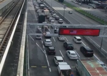 TRAFIK sesak selepas keluar Plaza Tol Sungai Besi menuju ke Pusat Bandar.-Akaun X Plus Trafik