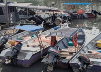 BEBERAPA perahu nelayan yang disita oleh Jabatan Perikanan di Jeti Jabatan Perikanan Melaka. - UTUSAN/AMRAN ALI