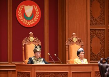 Sultan Sallehuddin ketika pada Istiadat Perasmian Pembukaan Persidangan Dewan Undangan Negeri (DUN) Kedah Mesyuarat Pertama Penggal Ketiga DUN Kedah ke-15 di sini, hari ini.