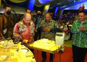 SUASANA di tujuh buah perkampungan nelayan Program Transformasi Diraja di Kampung Nelayan Warna-Warni Seberang Ramai, Kuala Perlis di sini pada malam 19 April lalu cukup meriah dengan keindahan kilauan cahaya menerangi seluruh perkampungan.